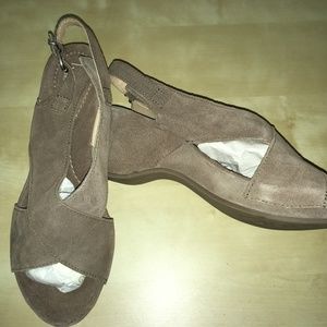 SUEDE Khrio 39 US8.5 Taupe-Khaki Cross-over Sandal Shoes New Anthropologie